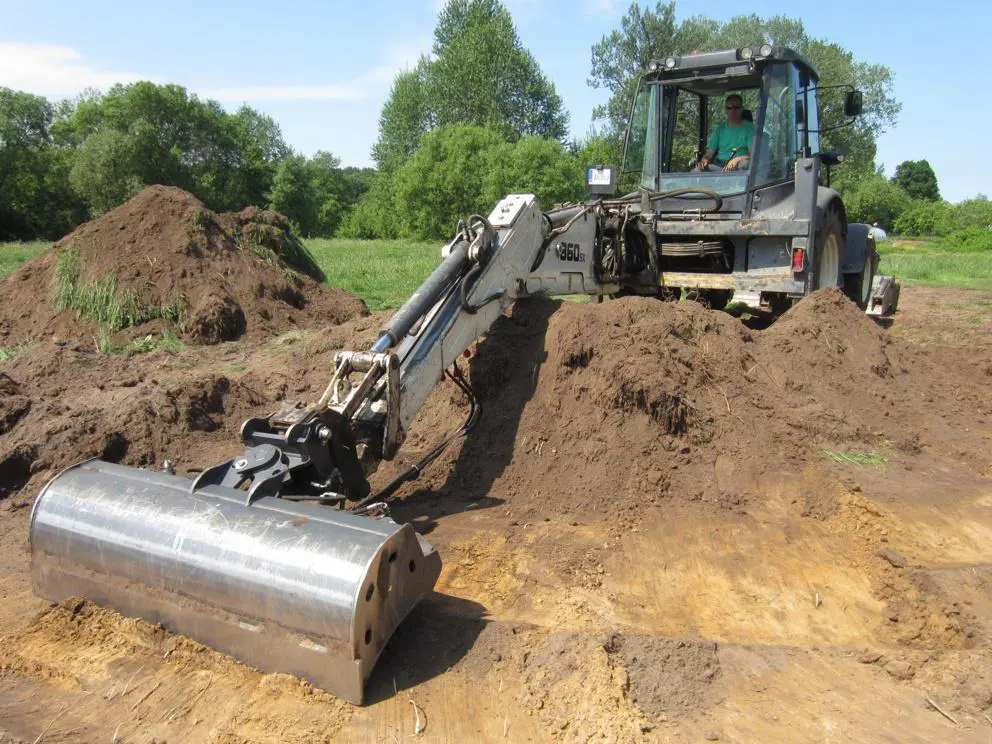 Grading buckets for backhoe loaders