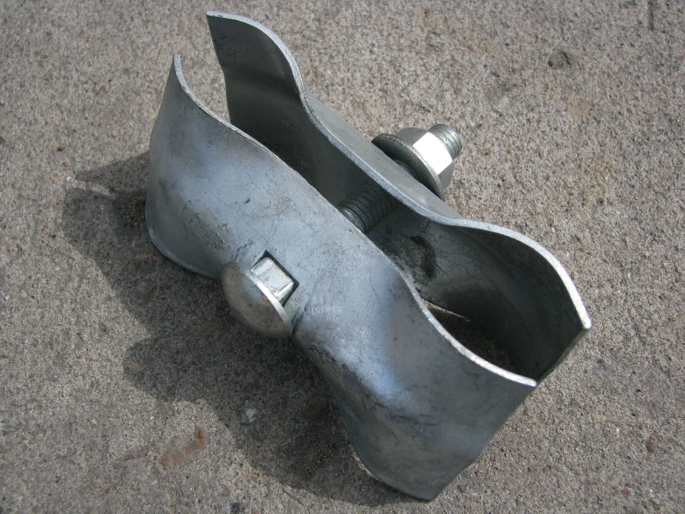 Conection clips for mobile conctruction fence