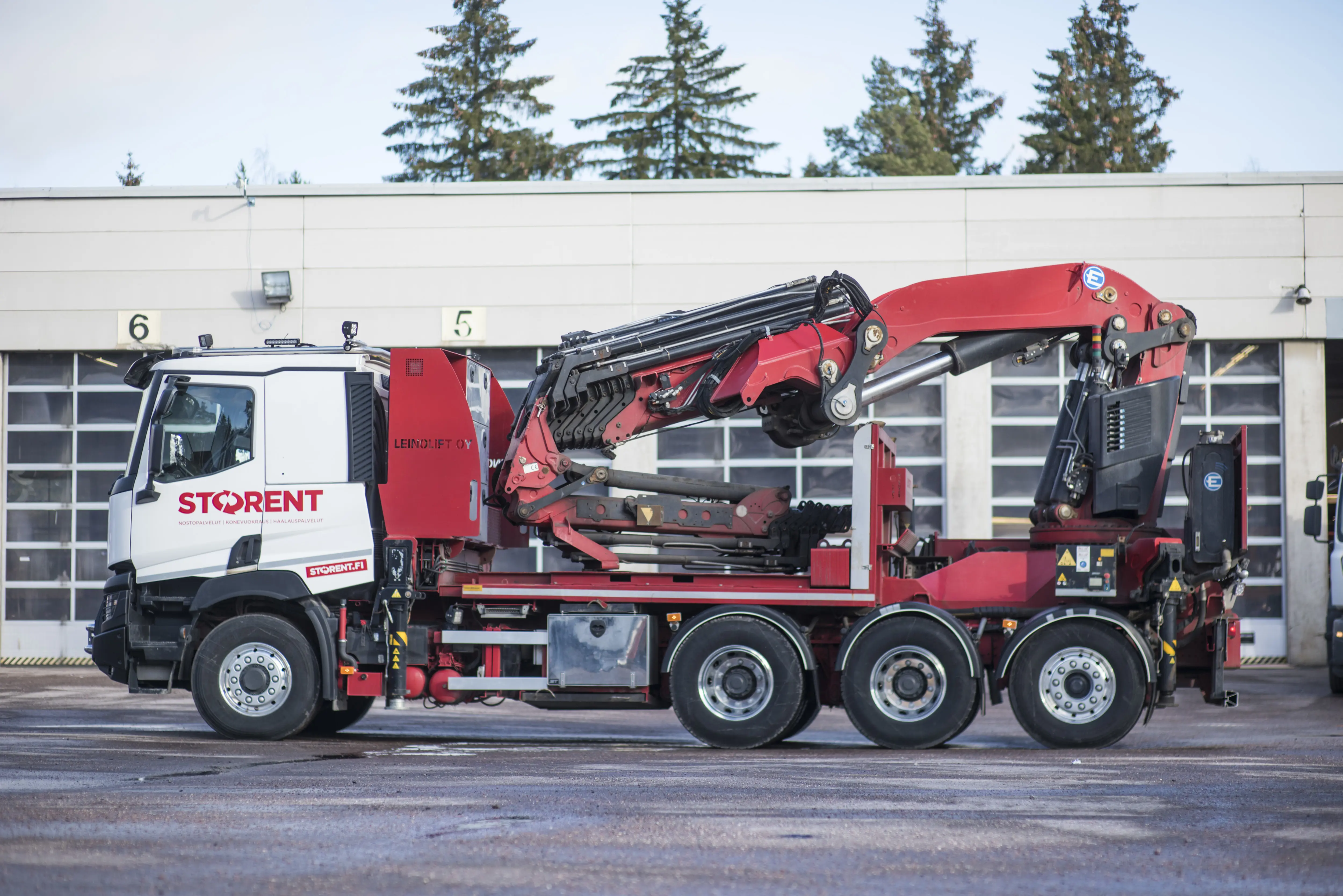 Truck mounted cranes (95tm)