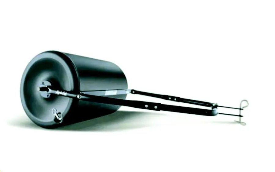 Rankomis stumiamas grunto volas