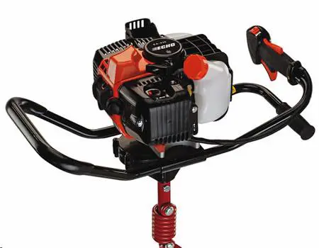 Žemės grąžtas, valdomas vieno asmens, benzininis