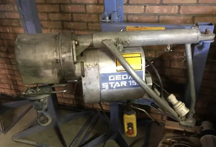 Elektrinis lyninis keltuvas, <150 kg