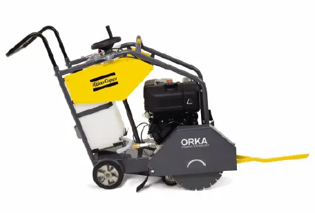 Asphalt-concrete cutter with carts