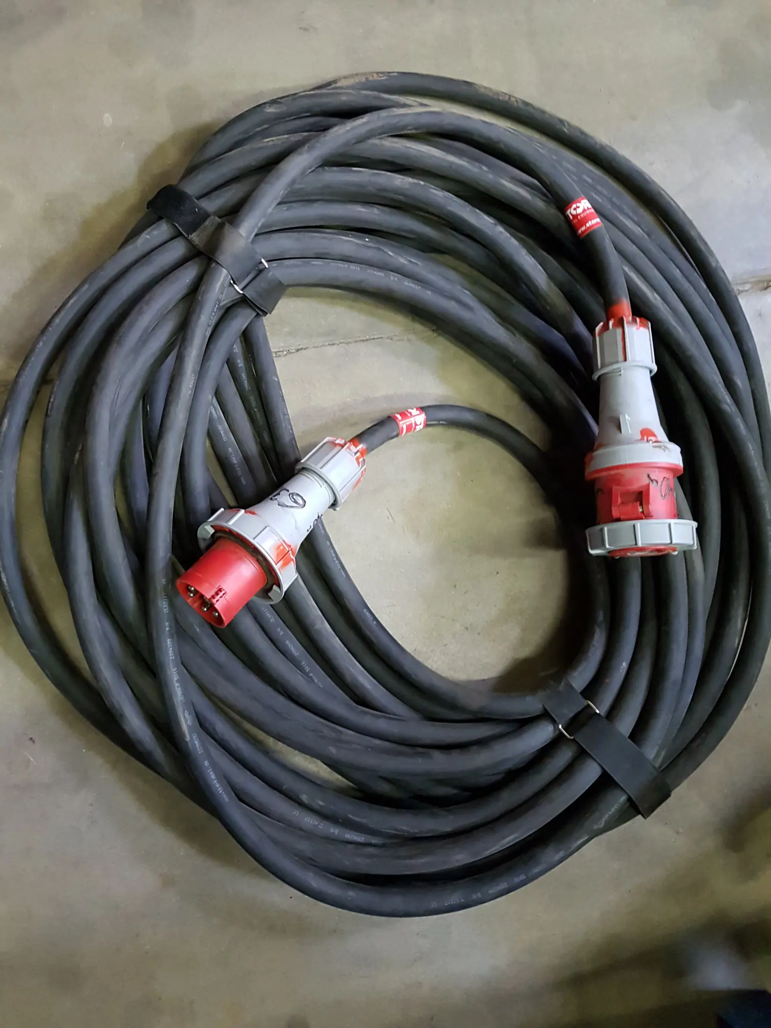 Extensions cords 63A, 3F, 40m