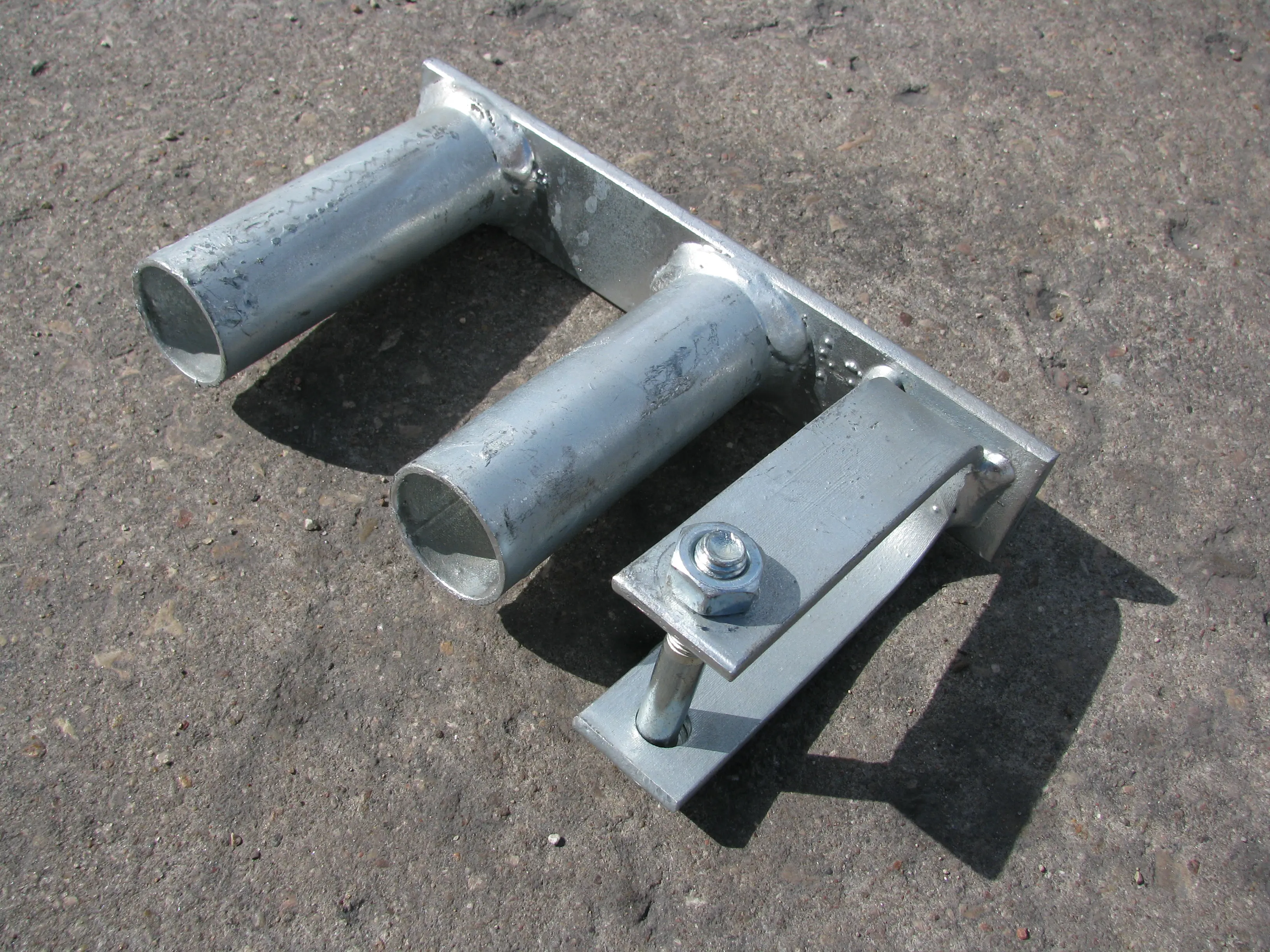 Hing for gate (mobile fences)