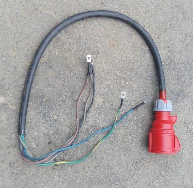 Kabelio perėjimas M8 - 32A "mamka" [LT]