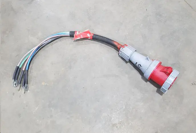 Kabeļu pāreja M10 - 63A rozete (mamma)