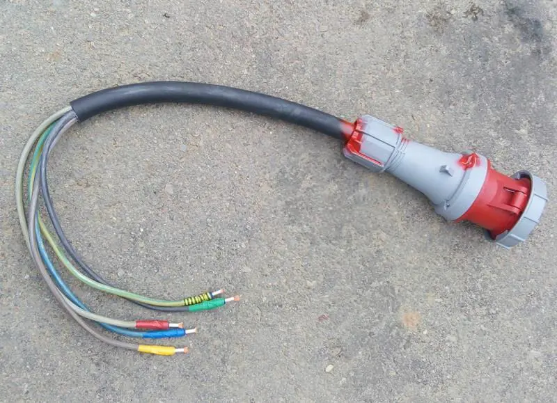 Kabeļu pāreja vadu gali  - 63A rozete (mamma)