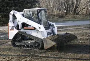 Kompaktiekrāvējs ar kāpurķēdēm, <4,5t