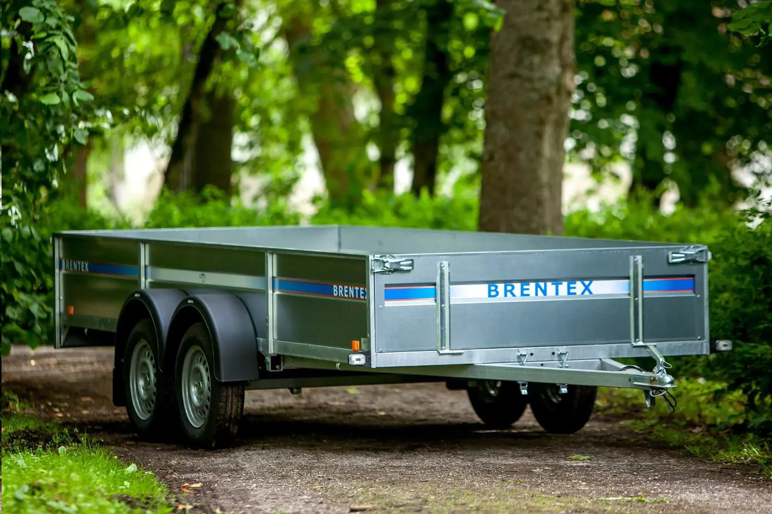 Twin axle trailer, open deck
