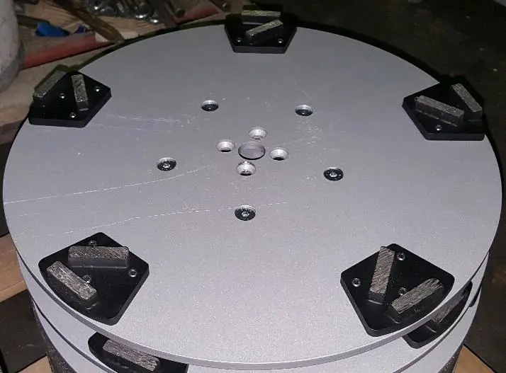 Disk for diamond segments for floor manding machine