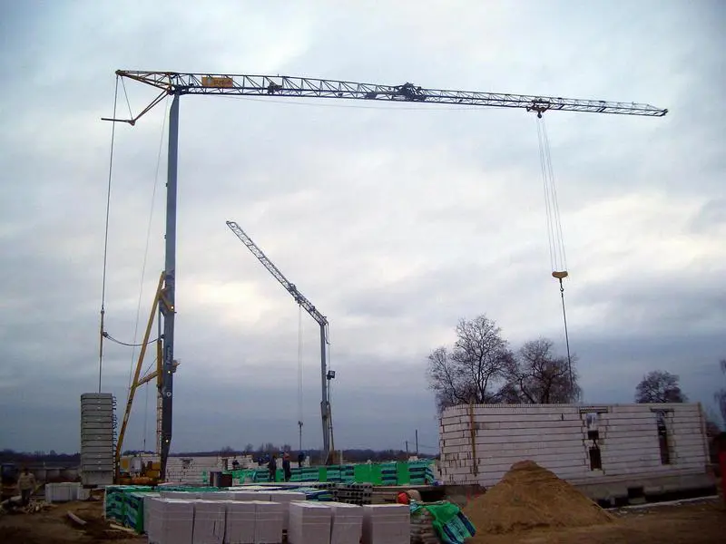 Tower cranes