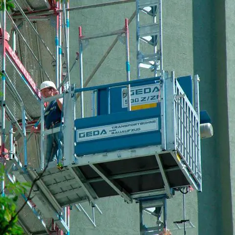 Single mast material lift, <500kg