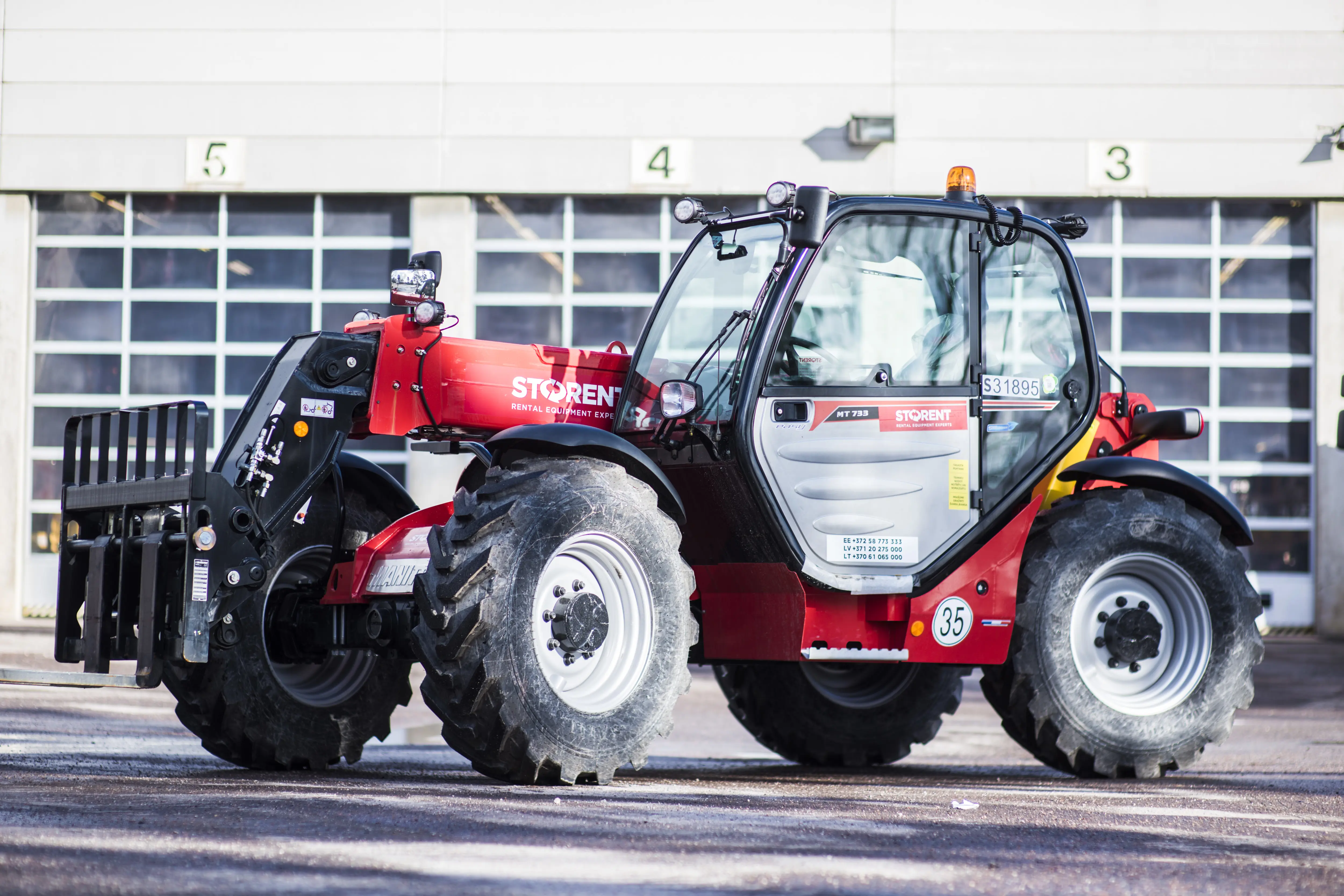 Telescopic handler, 6.9m, 3,3t