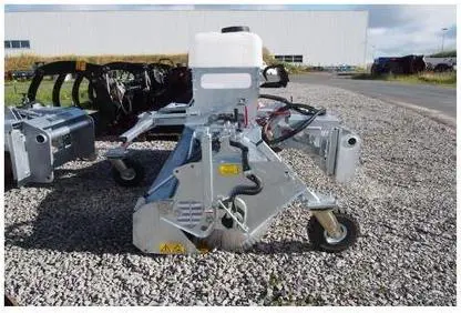 Brush with bucket for telescopic handler