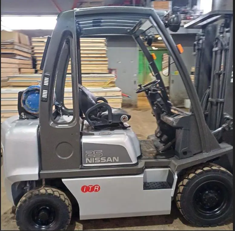 Warehouse forklift with rotating forks, <2.5t, gas