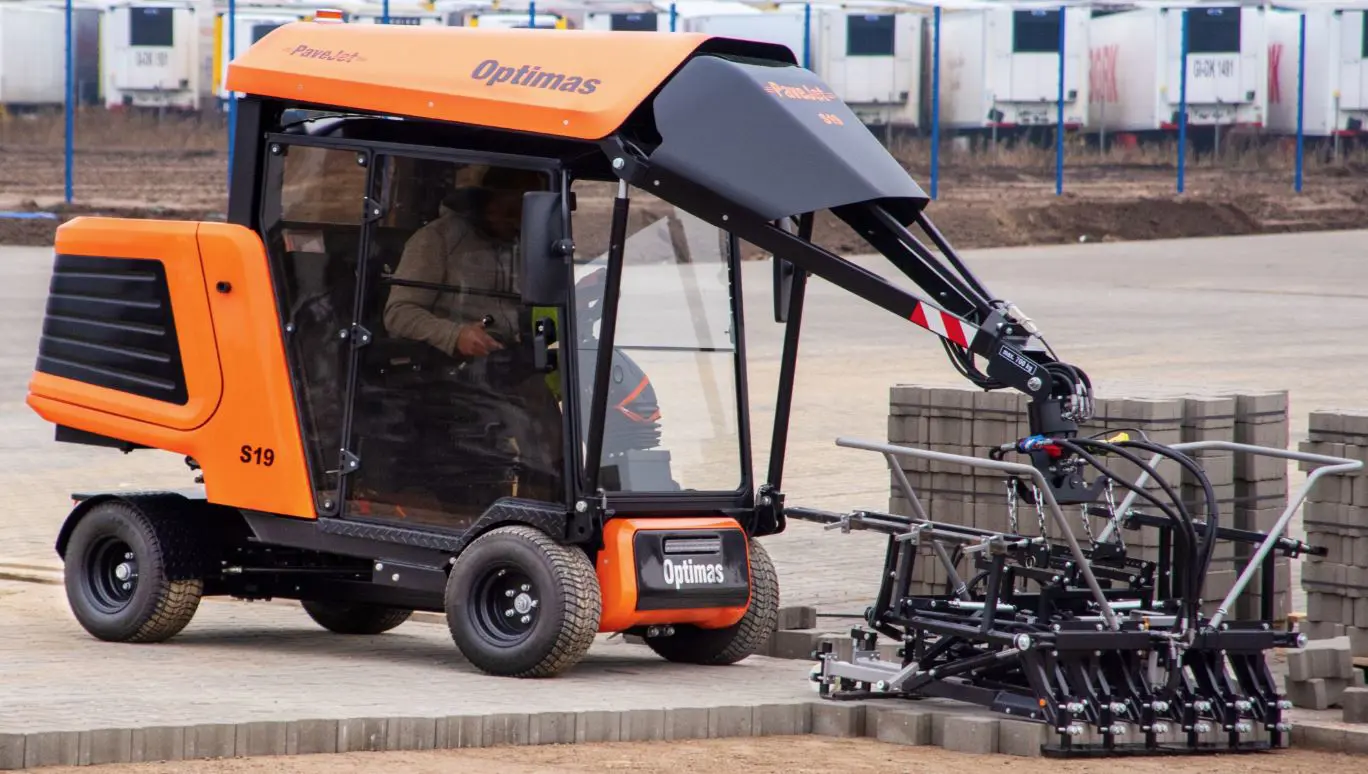 Paver block laying machine