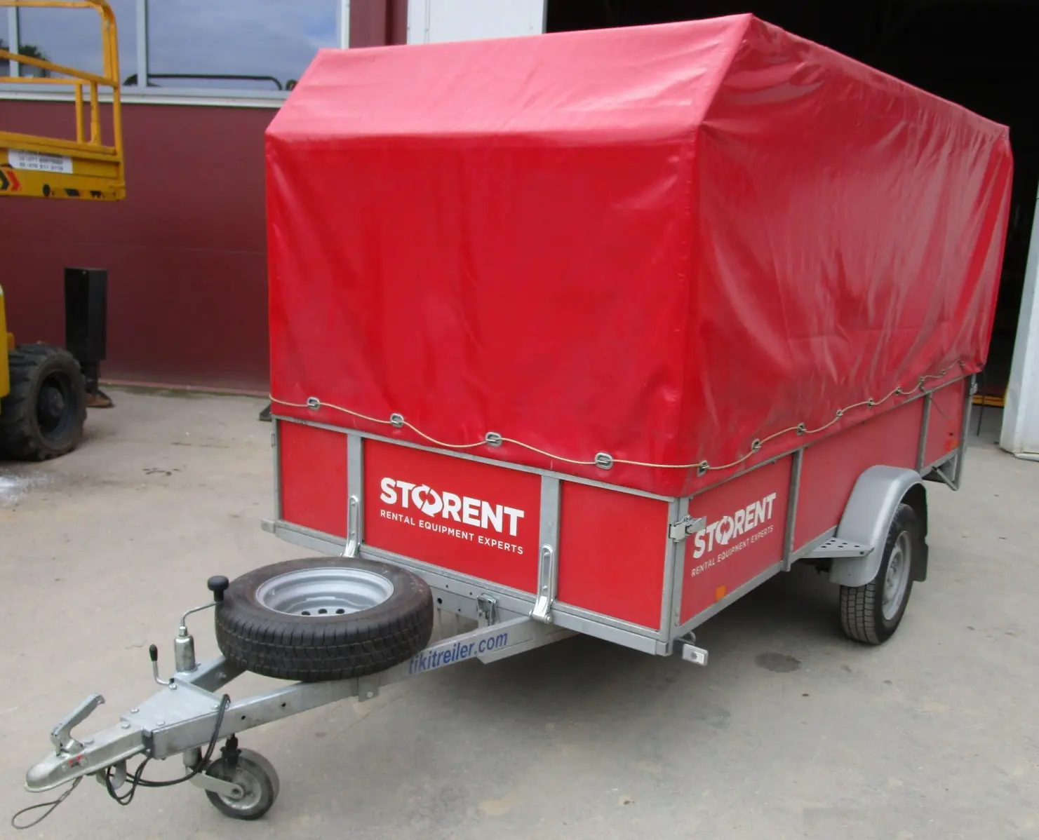 Single axle trailer, tented