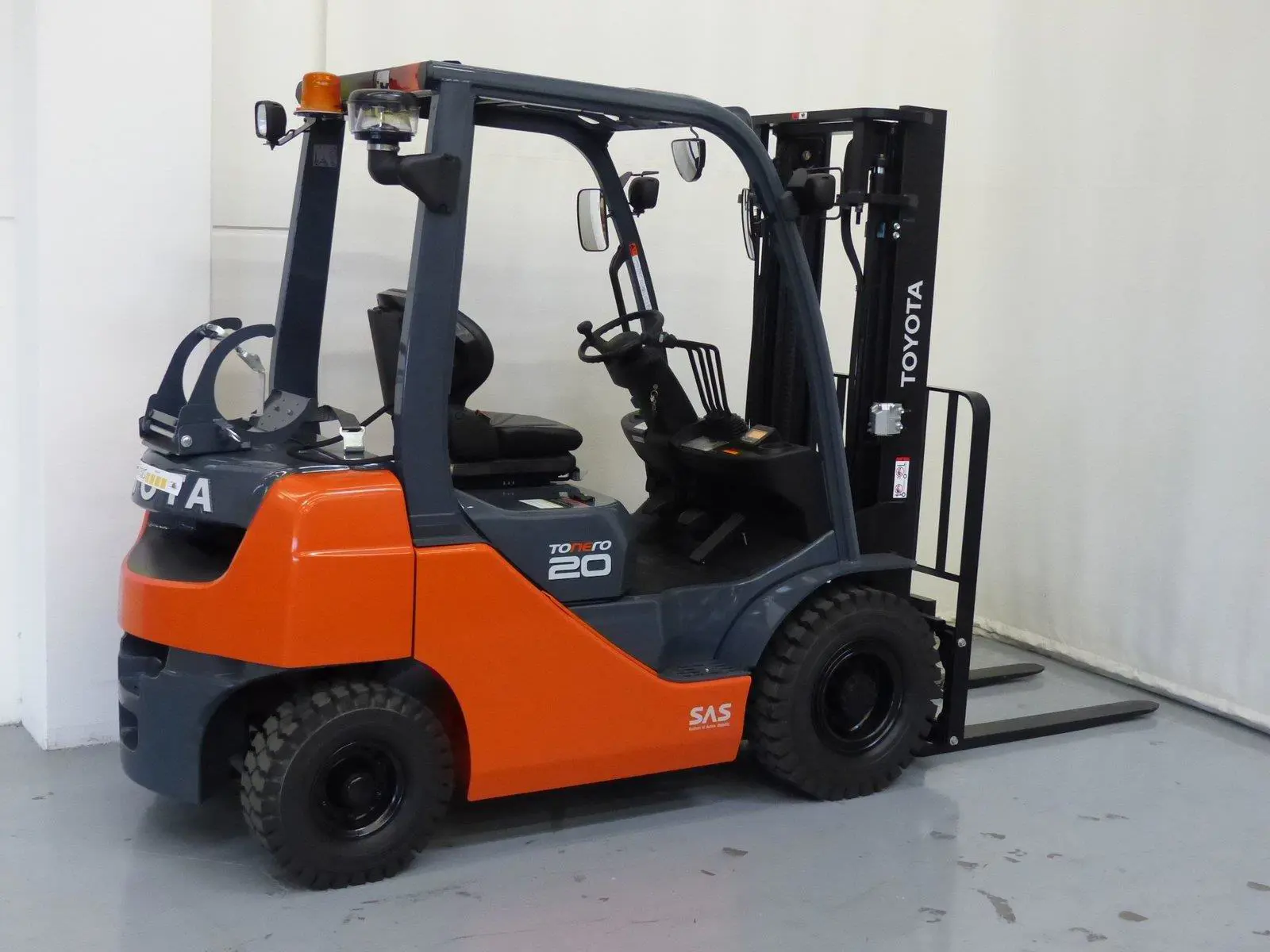 Warehouse forklift, <2t, gas