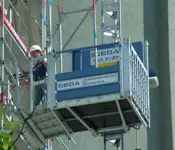 Single mast personel/material lift, <500kg