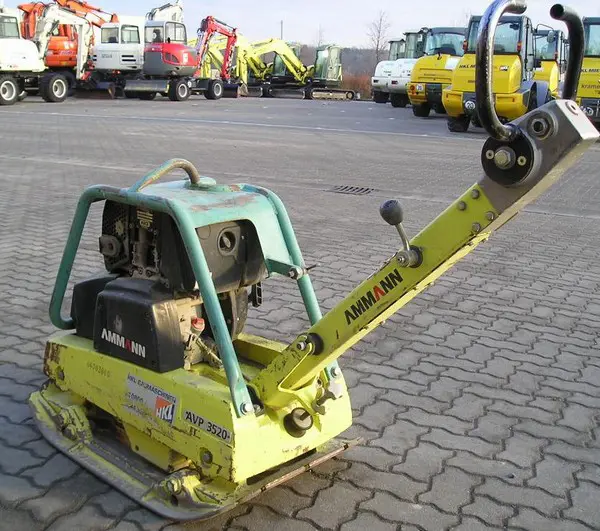 Markvibrator fram- och backgående (bensin), <300 kg