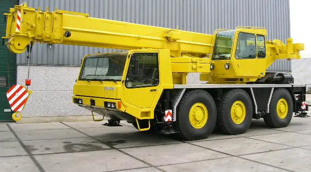 Billiftar och mobilkranar