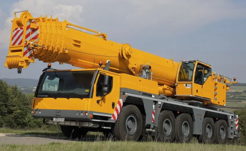 Mobilkran, max lyftkapacitet 220 ton